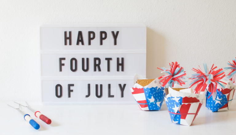 DIY 4th of July S&rsquo;mores Cups