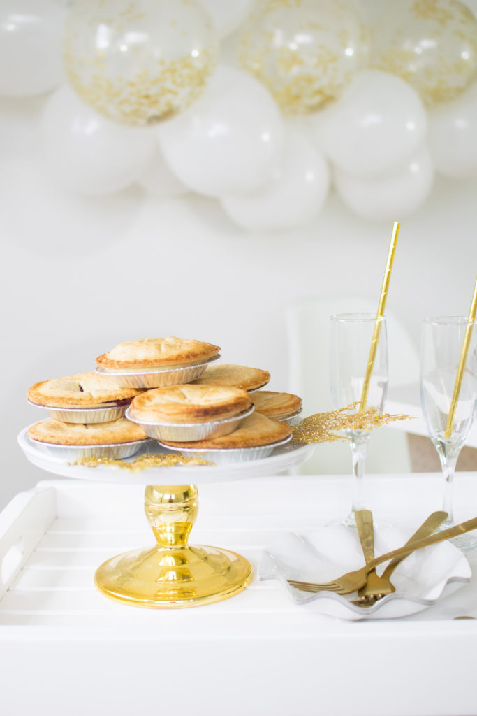 Set up a Friendsgiving Fall Tablescape