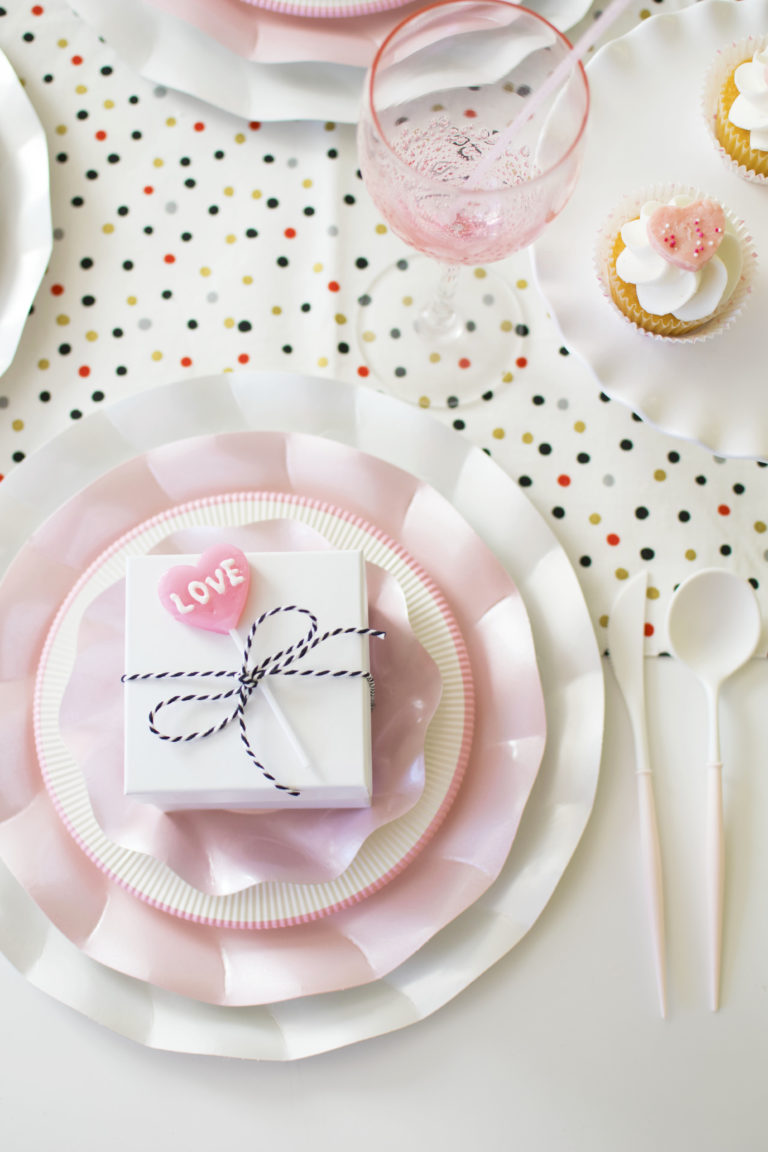 How to set up a quick & easy Valentine&rsquo;s Day Tablescape Two Ways