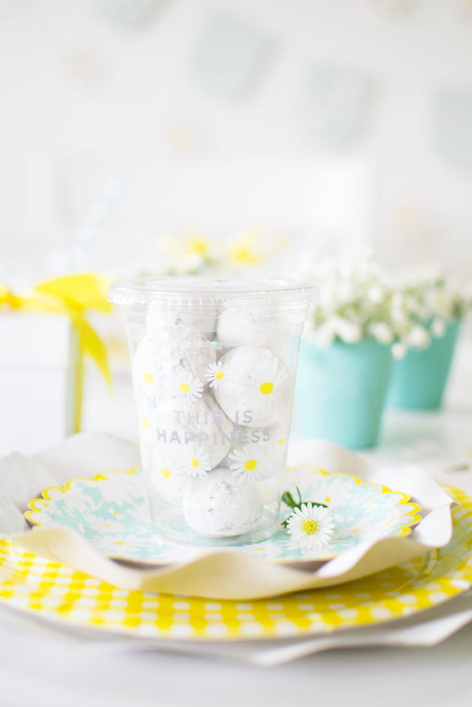 A Lovely Daisy Spring Tablescape