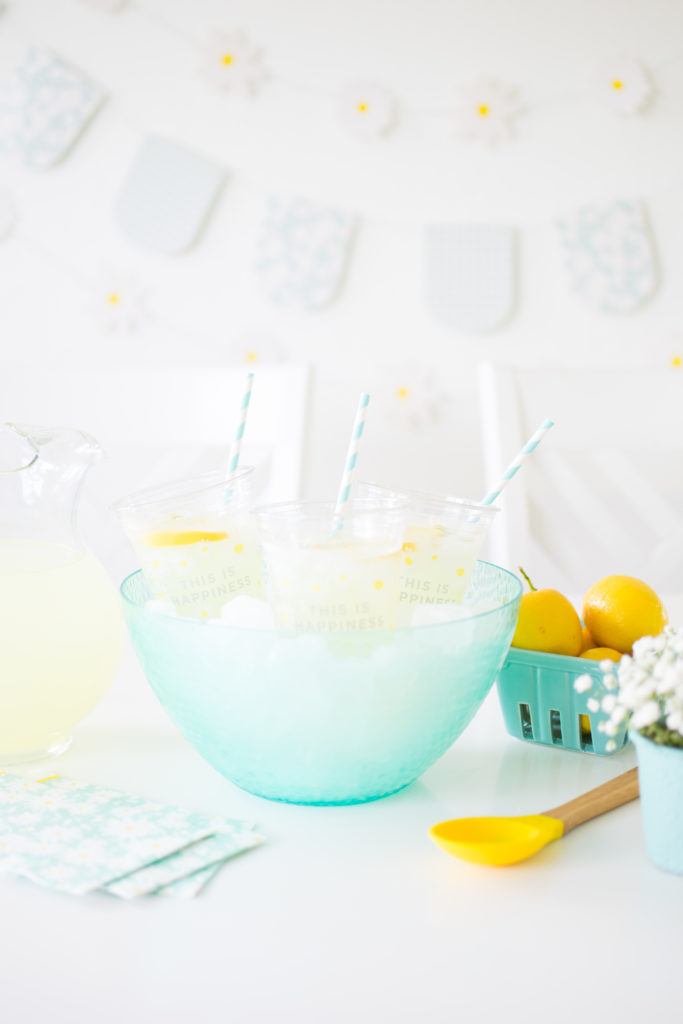 A Lovely Daisy Spring Tablescape