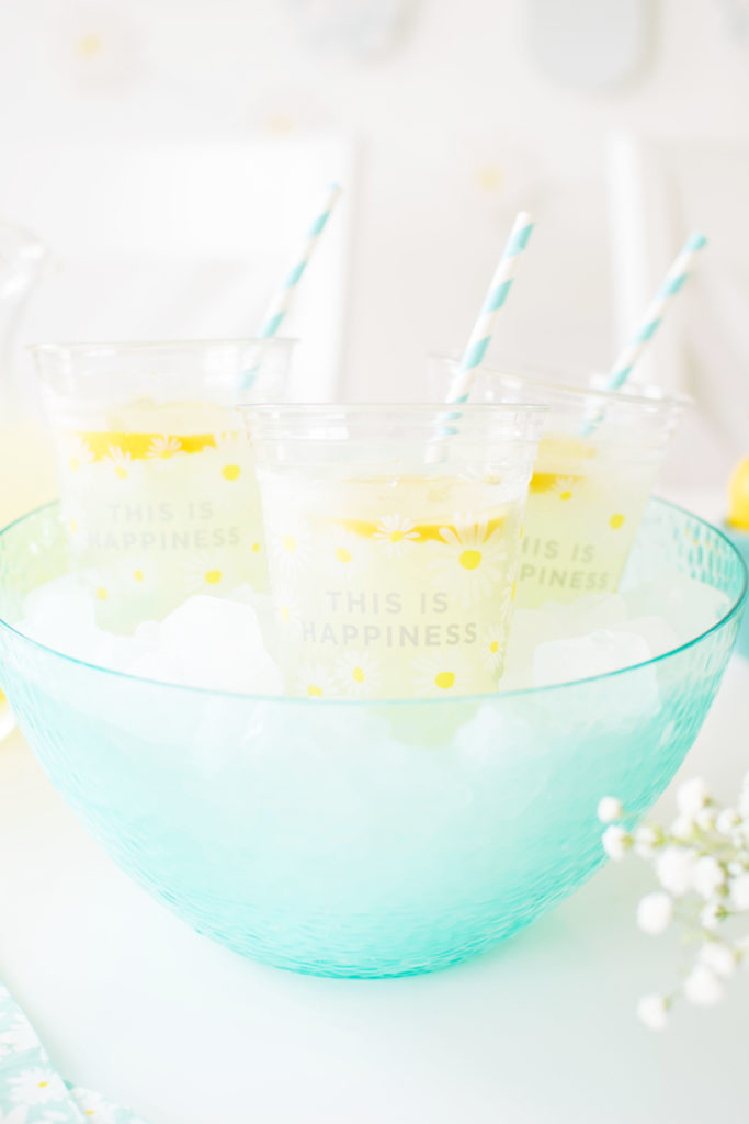 A Lovely Daisy Spring Tablescape