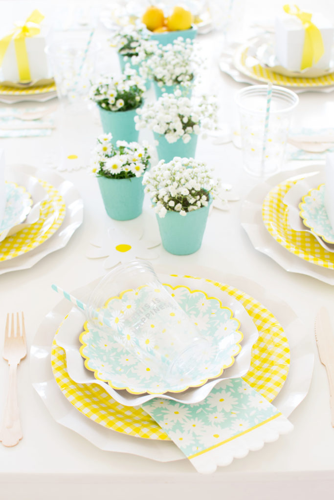 A Lovely Daisy Spring Tablescape