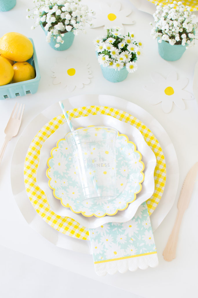 A Lovely Daisy Spring Tablescape