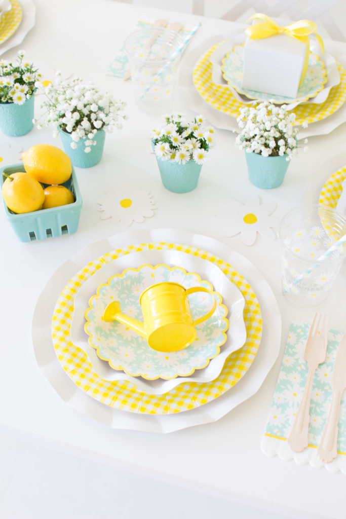 A Lovely Daisy Spring Tablescape