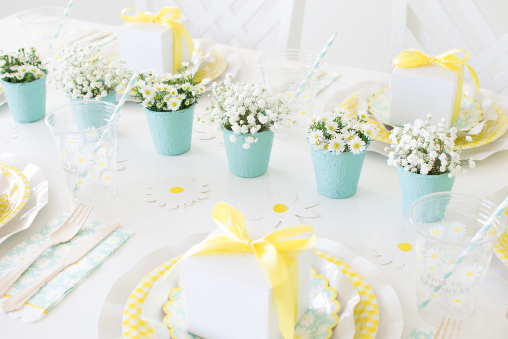 A Lovely Daisy Spring Tablescape