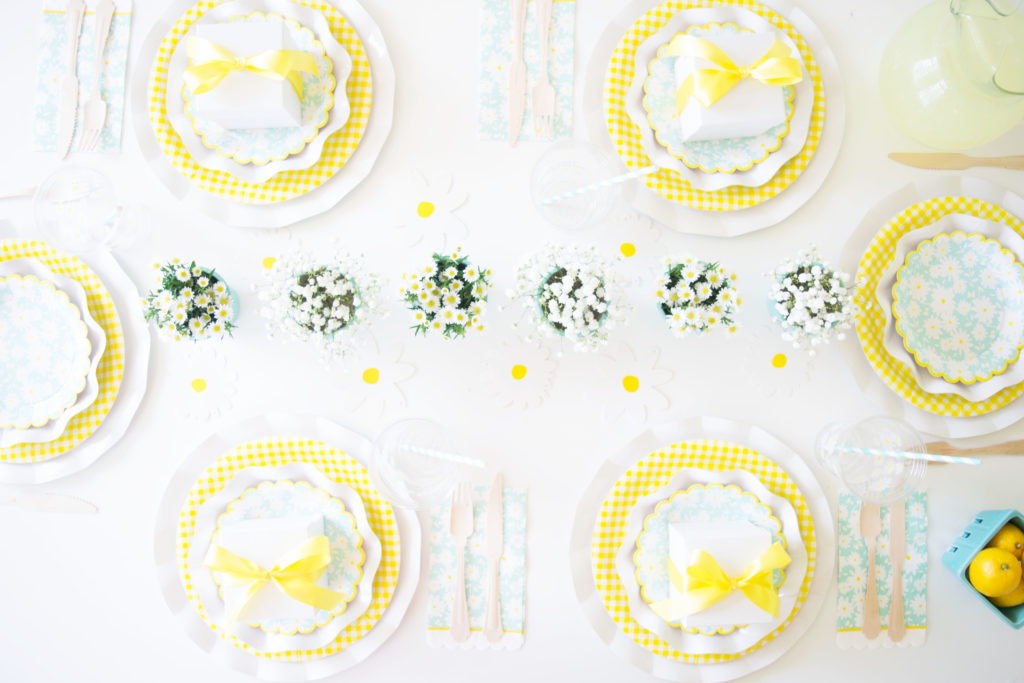 A Lovely Daisy Spring Tablescape
