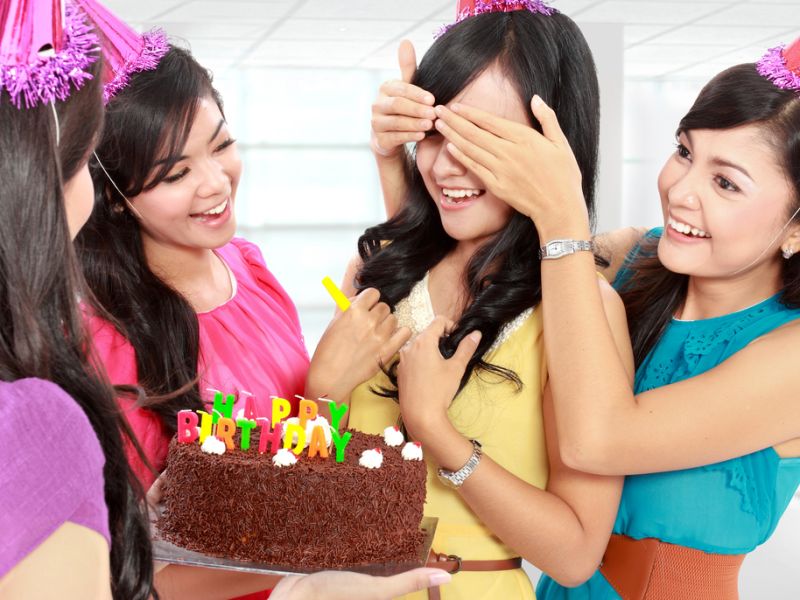 How To Throw A Surprise Birthday Party With Evite Bethere Evite20