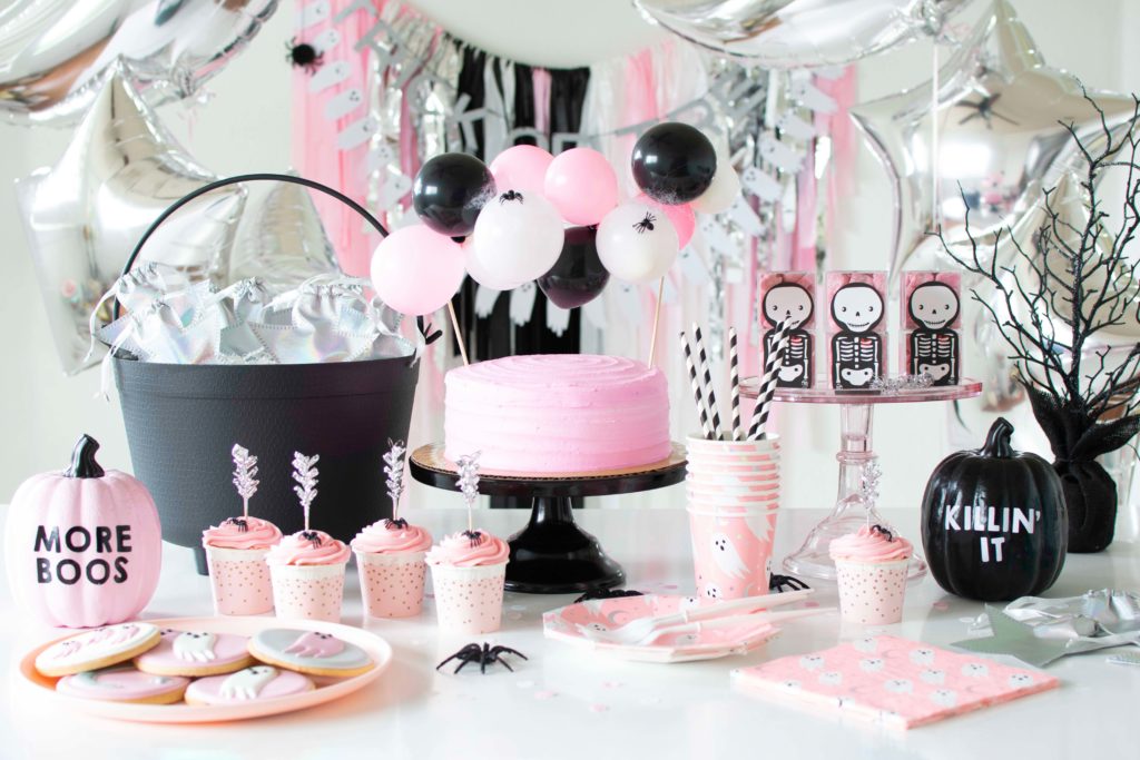 Modern Pink Halloween Party Paper Plates