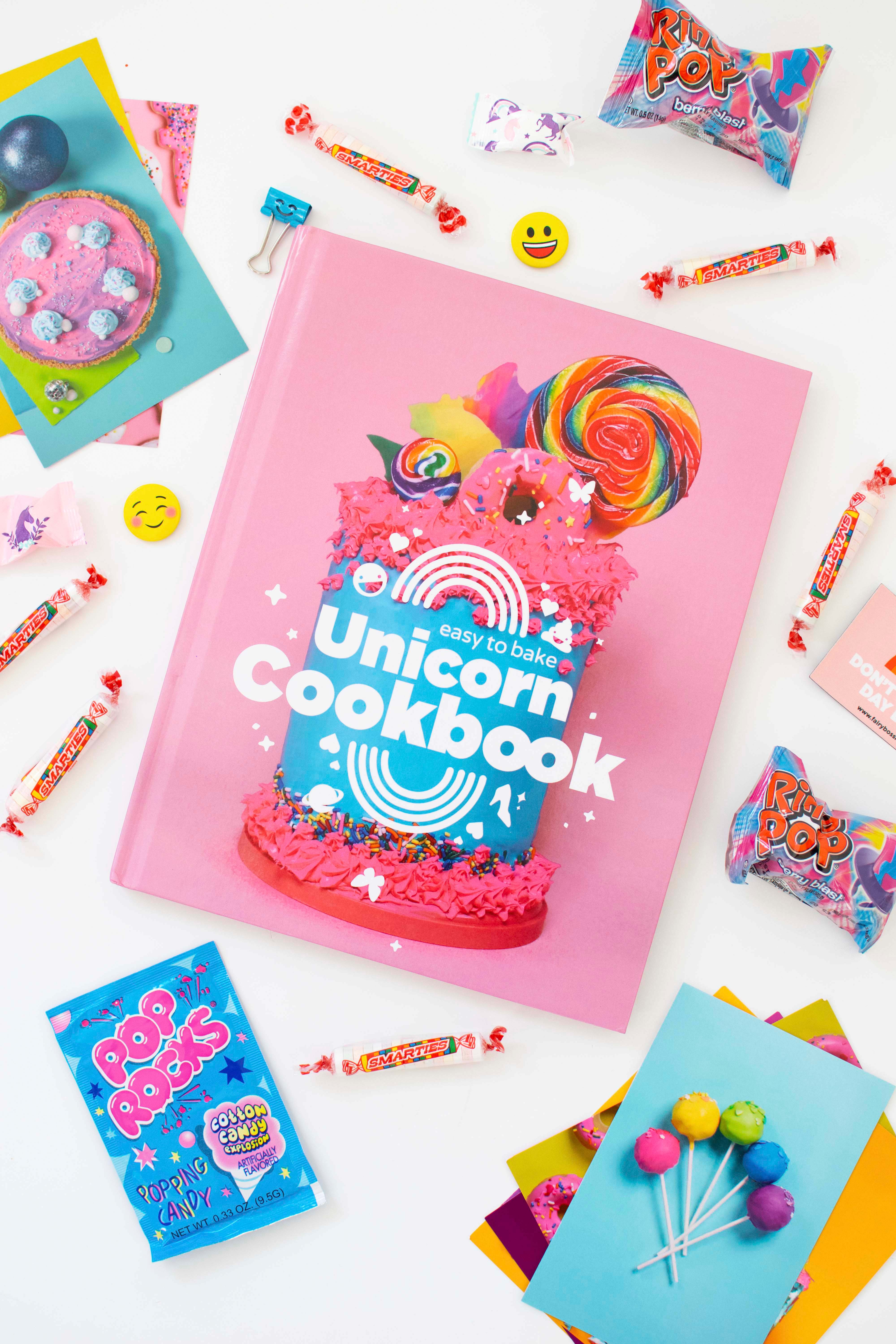 A Magical Unicorn Cookbook - Christmas gift idea Unicorn Magic Cooking Bundle: Apron, Cookbook, & Glittery Unicorn Oven Mitt main image 0
