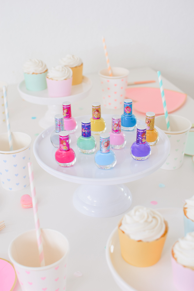 Host an Adorable Fancy Nancy Playdate