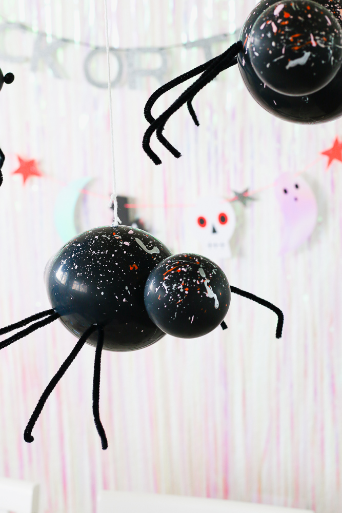 DIY Paint Splattered Spider Balloons