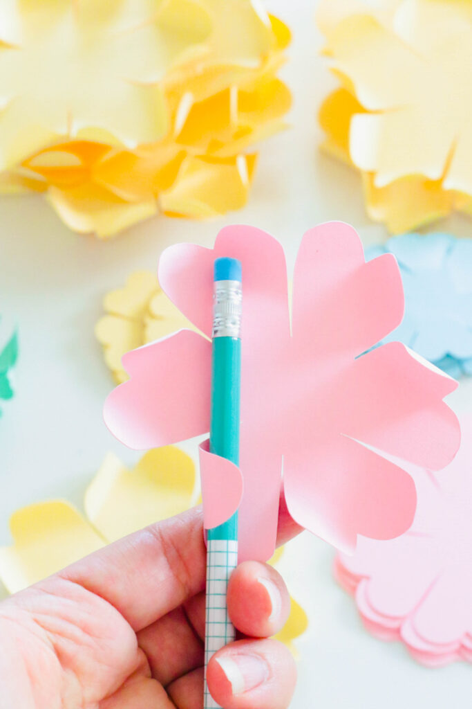 DIY: Simple Paper-Flower Garland