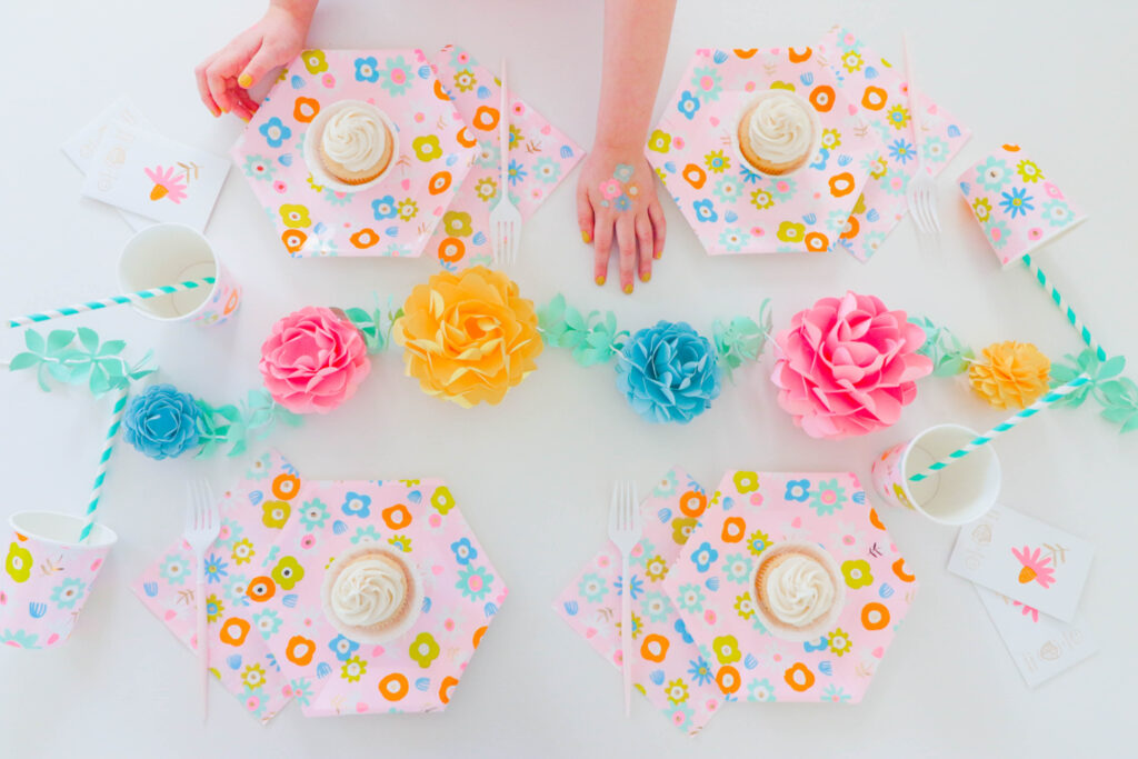 Easy Peasy and Fun - Beautiful Paper Flower Garland Craft Ideas