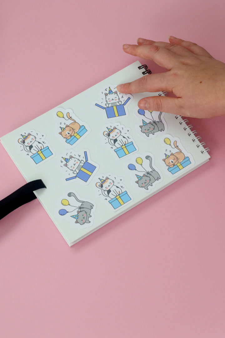 llama Sketchbook: A Cute Llama Kawaii Sketchbook for Kids / Blank Paper for  Drawing, Doodling or Learning